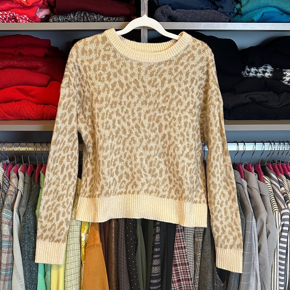 Jessica Simpson cream/tan leopard print long sleeve crew neck sweater size XS